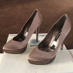 ⭕️ PRICE FIRM Nina Size 6.5 Blush Satin Glitter Platform Heels